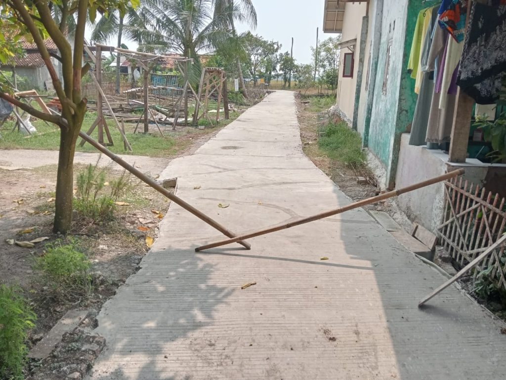 Diduga Ada Oknum Lapangan Bermasalah, Proyek Cor Jalan di Batujaya dan Pakisjaya Disorot Media dan Warga