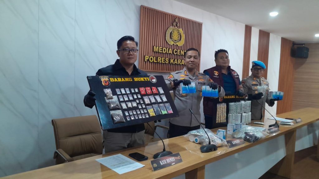 Polres Karawang Sita Ribuan Butir Obat Keras Golongan G Jenis Hexymer dan Tramadol