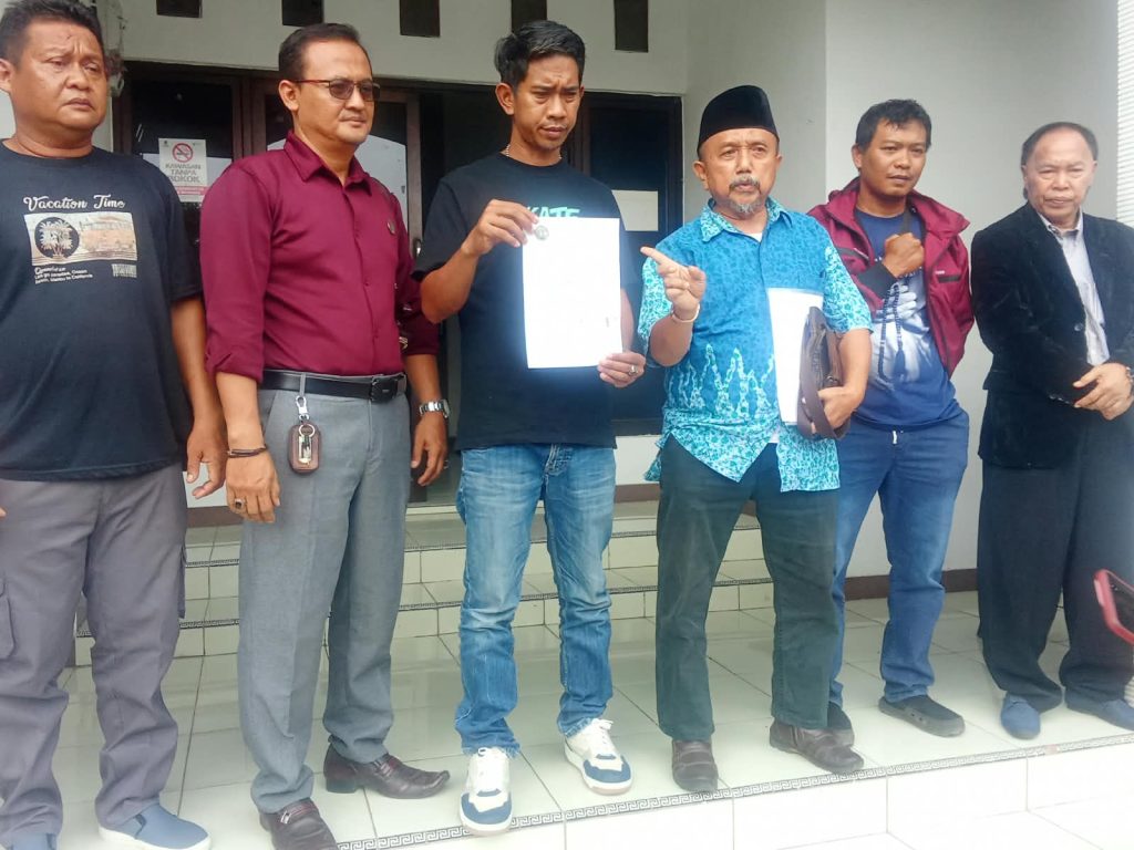 TIM KUASA HUKUM KARYANTO DATANGI KANTOR DESA MULYASARI KECAMATAN CIAMPEL TERKAIT CALON BPD