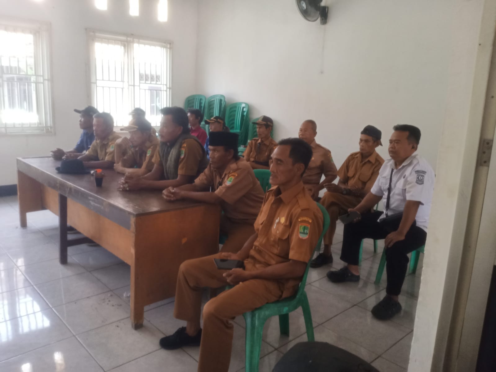 Minggon Desa Karya Sari Jadi Momentum Evaluasi, Asur Pudian Sentil Pelayanan Publik: “Jangan Ada Warga yang Tidak Terlayani”