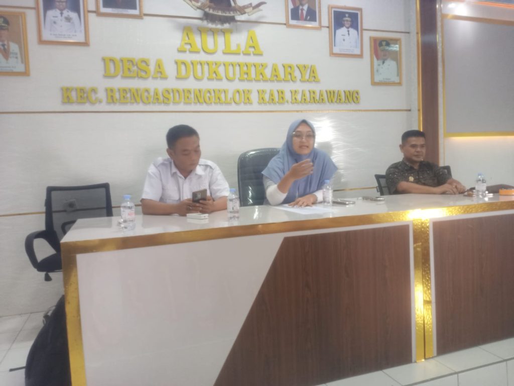 CEGAH GESEKAN ANTARPENDUKUNG, PANITIA SEBELAS DESA DUKUH KARYA SEPAKATI DUA TITIK KUMPUL